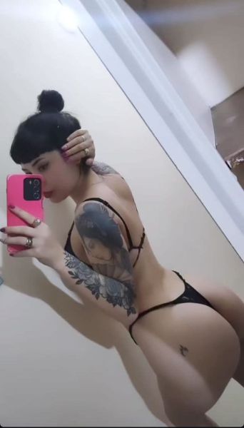 Sobre Mi
Hola mis Amores soy alejandra
masajista sensual- especialista en relajación zona nuñez
Te propongo que te olvides del estrés cotidiano y te relajes.
Te espero en mi dto equipado con todas las comodidades y la mejor honda aplico distintas técnicas de masajes uso cremas y aceite de la mejor calidad, en un ambiente cálido y confortable con rico aroma y música especial que culmina con un suave relax.
Me manejo sola- absoluta discreción con reserva de turno de lunes a  lunes 07hs a 24hs.