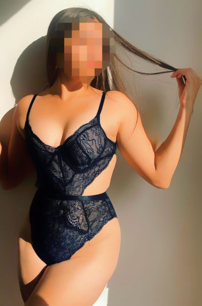 Hola! Me llamo Rosario tengo 21 años, soy masajista profesional hace 4 años! Masajes relajantes, descontracturantes, reductores, linfáticos, tatami 🥰❤️ cuento con dpto propio con total discreción❤️
Si buscas dedicarte un momento para vos con mucha sensualidad y mimos hacia vos, háblame 