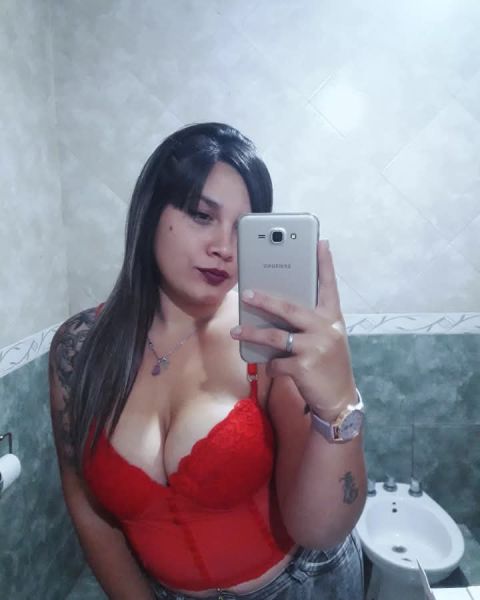 Hooliiisss soy Danu,  POR UNOS DIAS EN MENDOZA CAPITAL  SOY una chica escort muy linda , brindo el mejor servicio de masajes sensuales que te puesas imaginar , soy muy higienica y me encanta que tambien lo sean..cumplo todas tus fantasias , mas info al wssp