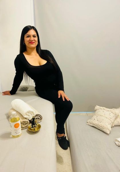 Masajista integral, profesional en estética corporal y masokinergista. Dedicada y muy atenta con mi trabajo soy 100% profesional. Te espero .