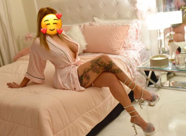 Hola mi nombre es Luciana💋, estoy ubicada en la zona de vicente lopez. y me especializo en varias tecnicas de masajes, soy una masajista profesional y fogosa con quien podras pasar un excelente momento.
Cuento con un lugar privado, climatizado, totalmente ambientado, discreto e higienico. 
Me considero una mujer delicada, respetuosa y muy dulce, lo cual me habilita a brindarte un momento calido, agradable y de calidad.
Te espero para que vivas la experiencia mas apasionada, interesante, divertida y fogosa💋