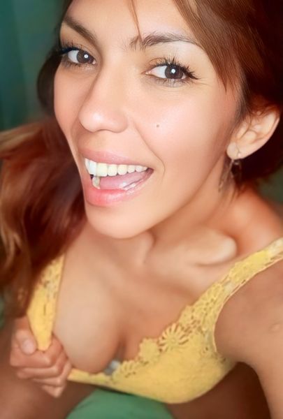 Hola, soy Aurora…

Me gusta crear momentos íntimos, cálidos y memorables.
Ofrezco masajes relajantes, trato dulce y cercano, y encuentros cargados de deseo.
Podemos compartir un café, una cena, una charla… o un silencio cómodo.
También acompaño en eventos, reuniones, escapadas.
Me gusta que el encuentro sea placentero desde el primer mensaje.

¿Voy a tu casa o vamos a un hotel?
¿Cuándo nos vemos?